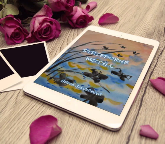 Strieborne motyle tablet